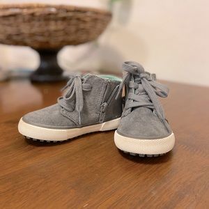 **BABY SHOES** size 5 - CAT&JACK grey high tops